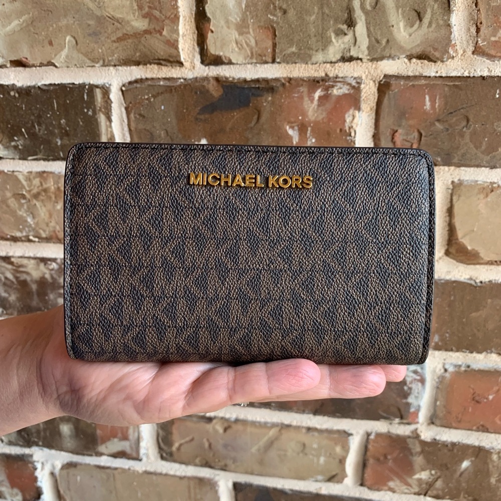 OFFERS? NEW| Michael Kors Jet Set Travel Wallet